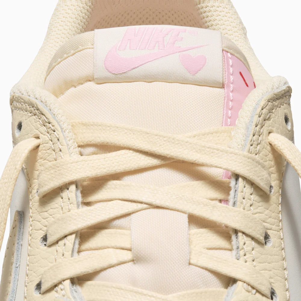 Air Jordan Retro 1 Low x Travis Scott Retro Shy Pink